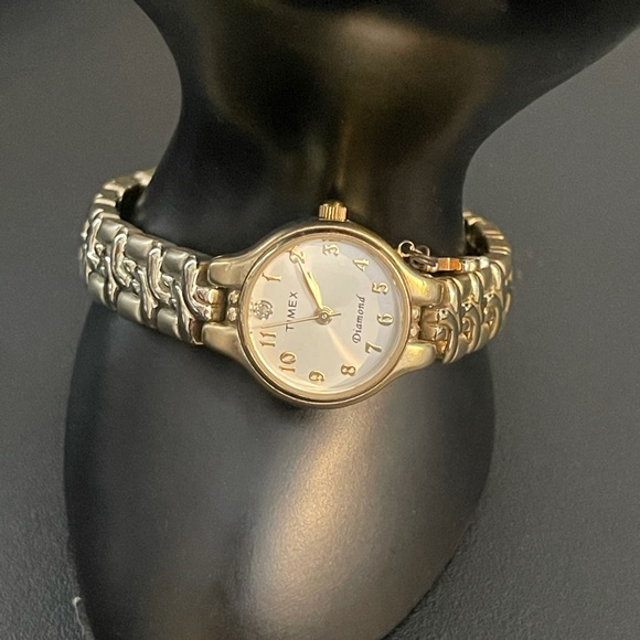 Womens Vintage Diamond TIMEX watch w/Cross charm - Picture 6 of 6